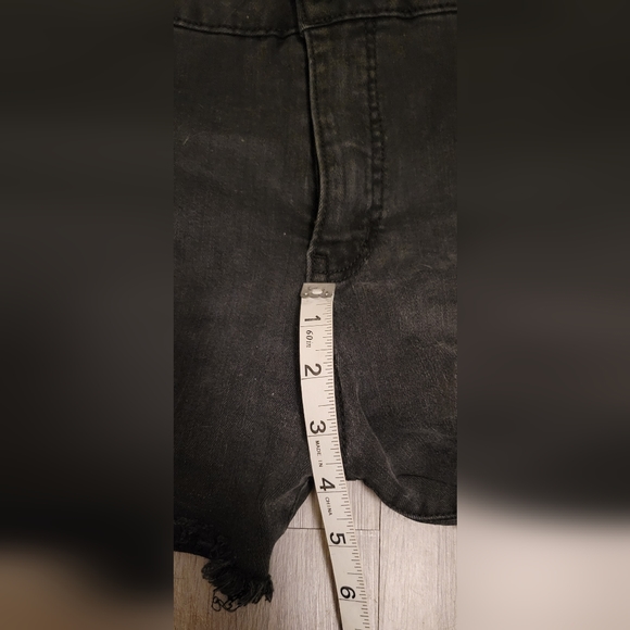 Time & Tru, frayed booty jean shorts, black, Size 16, High Rise - Picture 5 of 11